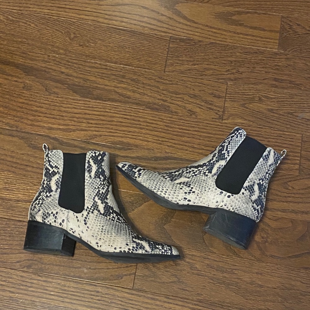 Design Lab SNAKE SKIN BOOTIES